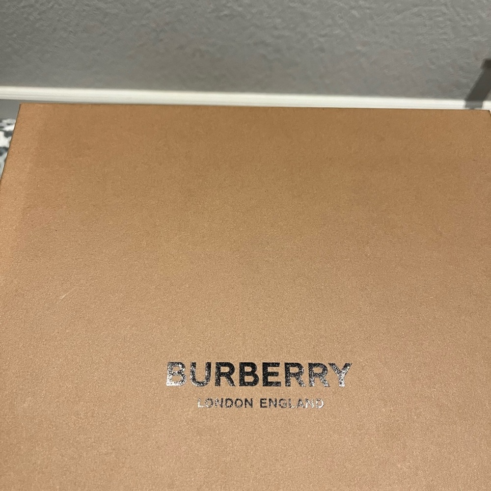 Burberry kitten heels - Picture 6 of 11